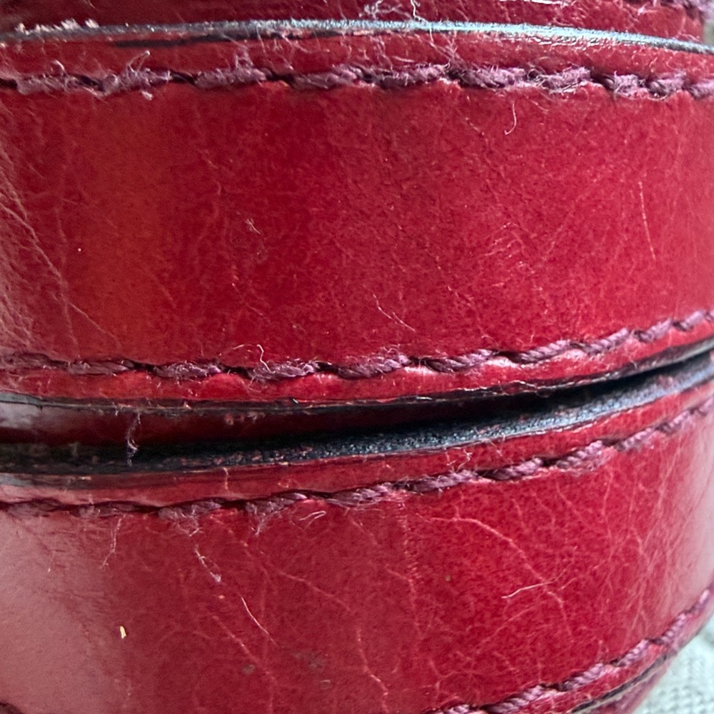 ⭐️ Elegant ⭐️ Cranberry Color Leather Cuff Bracelet - Picture 8 of 8